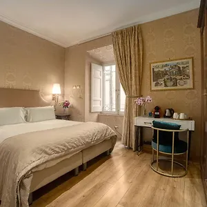 trevi-luxury-rooms.it-romehotels.com/